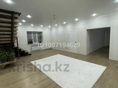 Отдельный дом · 7 комнат · 400 м² · 15 сот., мкр Атырау 22а — Ресторан "Ак босага" магазин "Батыргали" за 85 млн 〒