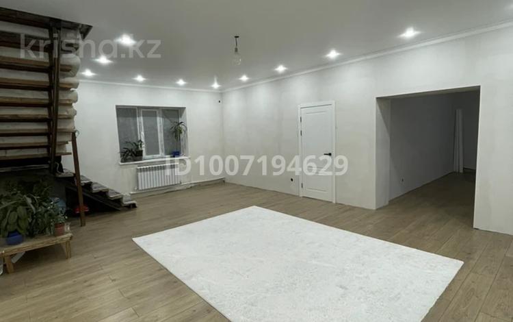 Отдельный дом · 7 комнат · 400 м² · 15 сот., мкр Атырау 22а — Ресторан "Ак босага" магазин "Батыргали" за 85 млн 〒 — фото 2