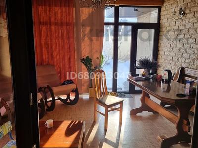 Продажа домов и дачи в Карагандинской обл.: Отдельный дом · 5 комнат · 200 м² · 6 сот., мкр Фёдоровка , Кирпичная 15а за 48 млн 〒 Отдельный дом · 5 комнат · 200 м² · 6 сот., мкр Фёдоровка , Кирпичная 15а за 48 млн 〒 в Караганде, Казыбек би р-н