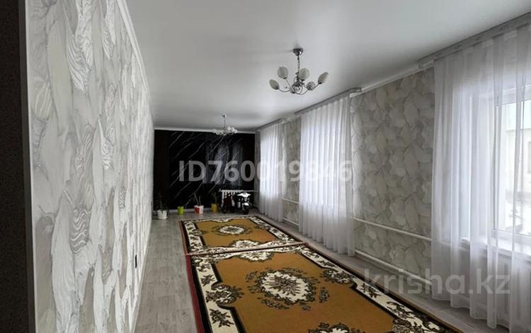 Отдельный дом · 4 комнаты · 102 м² · 6 сот., мкр Шанхай, Чайковского 4 — 26 школа, парарельно ул. Актюбинская за 18 млн 〒 в Актобе — фото 2