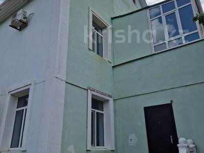 Отдельный дом · 6 комнат · 320 м², Мкр Атырау 2 за 500 000 〒 в мкр Авангард-2