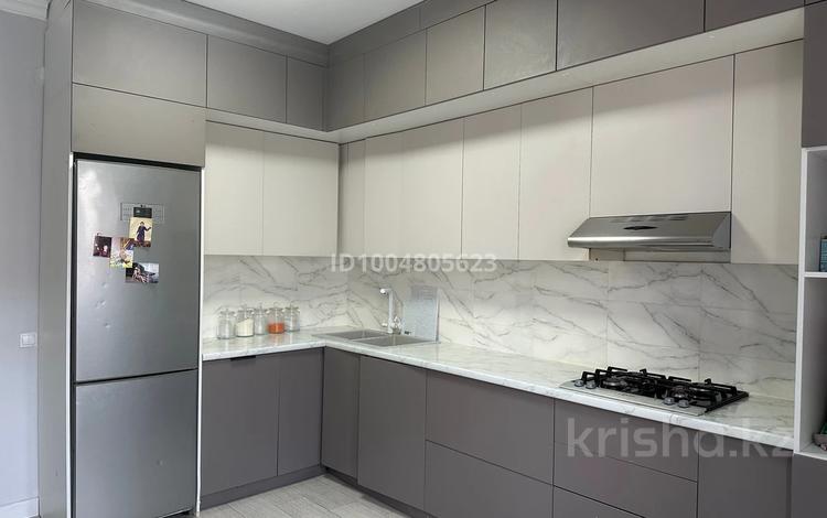 3-комнатная квартира · 100 м² · 5/10 этаж, мкр Нурсая, Т. Жумагалиева 10 за 43 млн ₸ в Атырау — фото 2