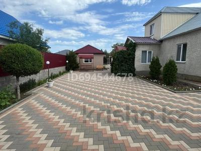 Жеке үй · 5 бөлме · 200 м² · 10 жүзд., Райымбек батыра, бағасы: 40 млн ₸ в Актобе, жилой массив Акжар-2