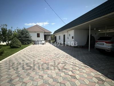 Жеке үй · 3 бөлме · 160 м² · 8 жүзд., Байтерек, бағасы: 40 млн ₸ в Чапаево