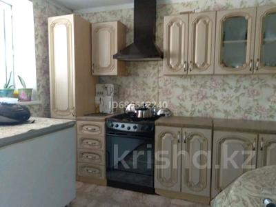 Продажа домов и дачи в Актюбинской обл.: Отдельный дом · 4 комнаты · 120 м² · 8 сот., Комсомольская 18 — Магазин Коктем за 26 млн 〒 Отдельный дом · 4 комнаты · 120 м² · 8 сот., Комсомольская 18 — Магазин Коктем за 26 млн 〒 в Актобе, жилой массив Жилянка