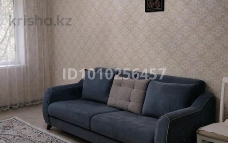 2-бөлмелі пәтер · 57 м² · 2/5 қабат, 2 ш/а., Гришина 64 — Гришина, бағасы: 150 000 ₸ в Актобе, мкр 8 — фото 2