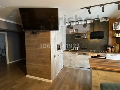 4-бөлмелі пәтер, 100 м², 3/5 қабат ай сайын, мкр Коктем-1 12, бағасы: 700 000 〒 в Алматы, Бостандыкский р-н