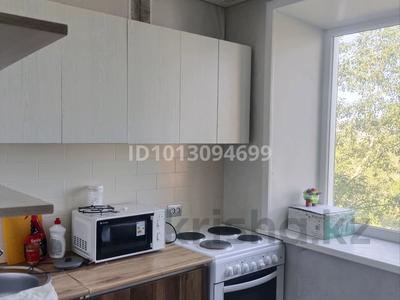 2-бөлмелі пәтер · 48 м² · 4/5 қабат, Ауэзова 54, бағасы: 9 млн ₸ в Аксу
