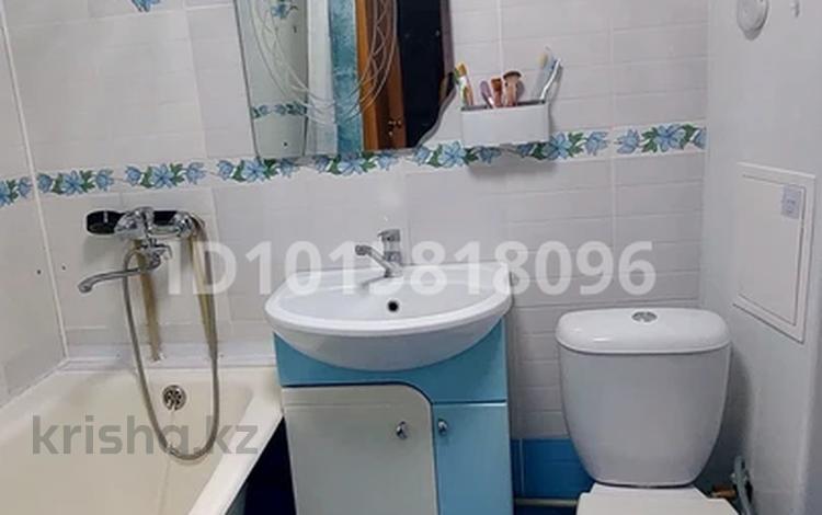 2-комнатная квартира · 42 м² · 5/5 этаж, 6 мкр. 4 за 11 млн ₸ в Лисаковске — фото 2