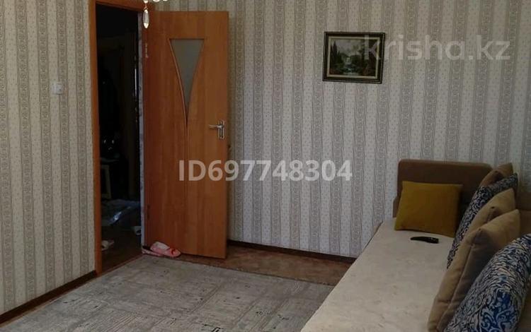 3-бөлмелі пәтер, 61 м², 4/5 қабат, 3 мкр 7, бағасы: 13 млн 〒 в Абае — фото 2