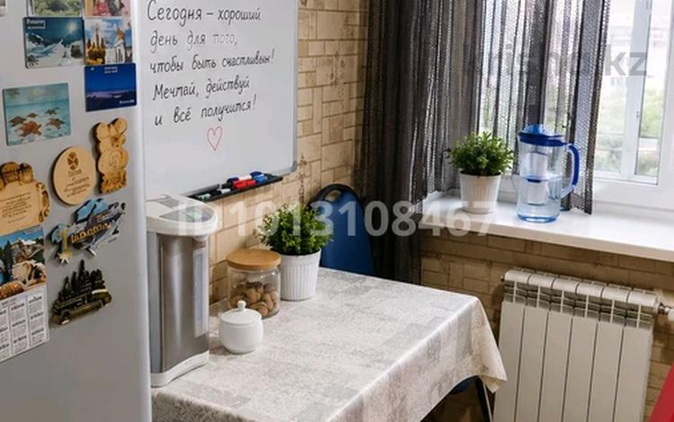 2-комнатная квартира · 50 м² · 7/10 этаж, мкр 8, ул. Братьев Жубановых 285 — Угол ул. Бр. Жубановых и 101 Стрелковой дивизии за 19 млн ₸ в Актобе — фото 2