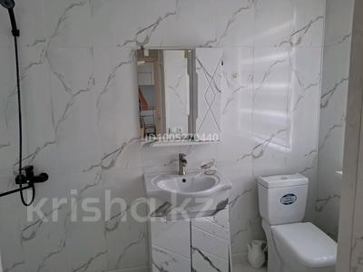 Отдельный дом · 2 комнаты · 60 м² · 8 сот., мкр Самал-2, Адам Каримов 114 — Көшенің қиылысы за 25 млн 〒 в Атырау