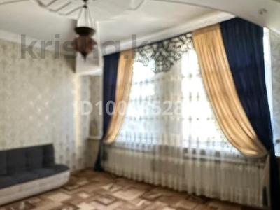 Отдельный дом · 14 комнат · 610 м², мкр Тараз, Мкр Тараз, ул. Акшатау 635 — ул. Байтерекова пересечение ул. Акшатау за ~ 2.8 млн 〒 в Шымкенте, Аль-Фарабийский р-н