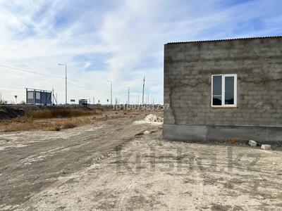 Отдельный дом · 2 комнаты · 72 м² · 10 сот., мкр Аксай-2, Аксай 2 за 12 млн 〒 в Атырау