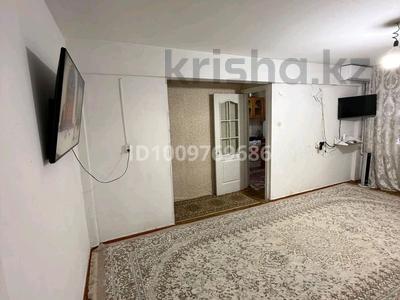 3-комнатная квартира · 65 м² · 1/5 этаж, 1 военный городок 157 — Возле больница за 17 млн 〒 в Ушарале