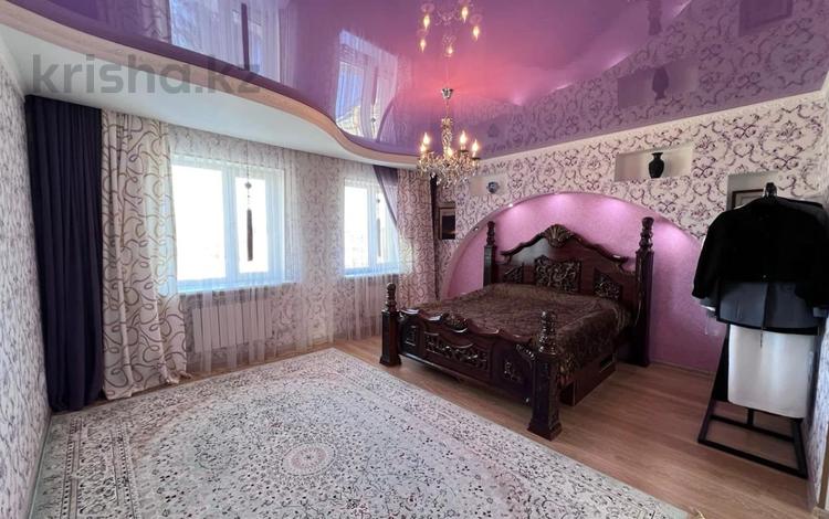 Отдельный дом · 7 комнат · 250 м², Ак шагала за 900 000 〒 в Атырау — фото 11