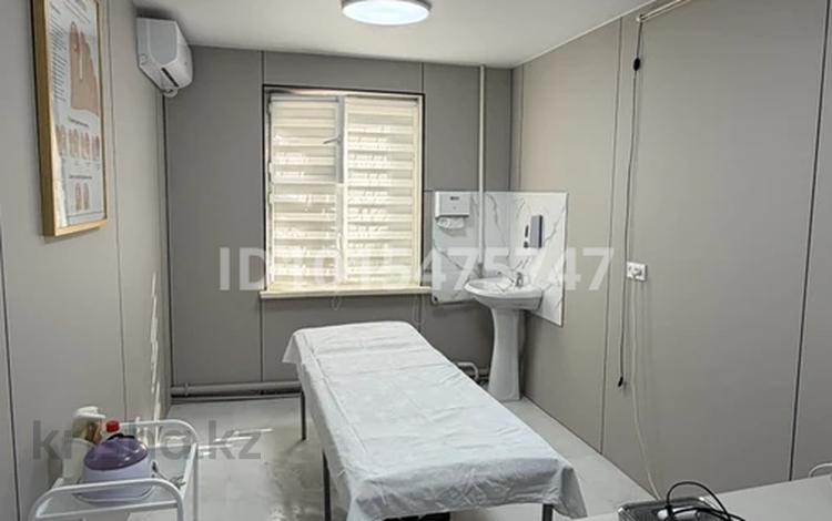 Салоны красоты, кабинеты и рабочие места, студии · 10 м² за 250 000 ₸ в Алматы, Алмалинский р-н — фото 2
