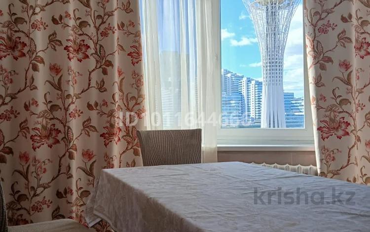 2-комнатная квартира · 100 м² · 7/12 этаж, Достык 13 за 300 000 ₸ в Астане, Есильский р-н — фото 2