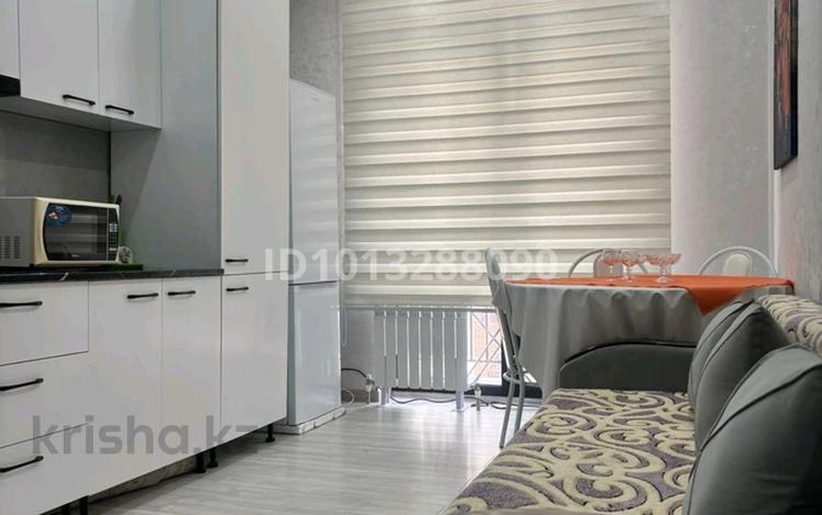 1-комнатная квартира · 41 м² · 4/6 этаж, мкр Акбулак, Мкр Нуркент 9 — Момышулы, Алматы Арена за 15 000 ₸ в Алатауский р-н — фото 2