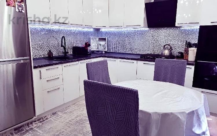 4-комнатная квартира · 84 м² · 2/5 этаж, мкр Аксай-4 103 за 64 млн ₸ в Алматы, Ауэзовский р-н — фото 2