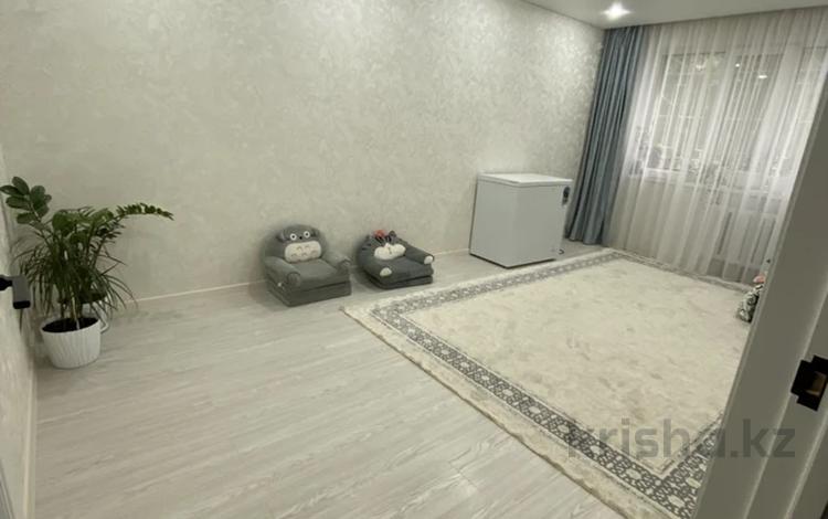 2-комнатная квартира · 52.6 м² · 1/5 этаж, мкр 4 20 за 20 млн ₸ в Уральске — фото 2