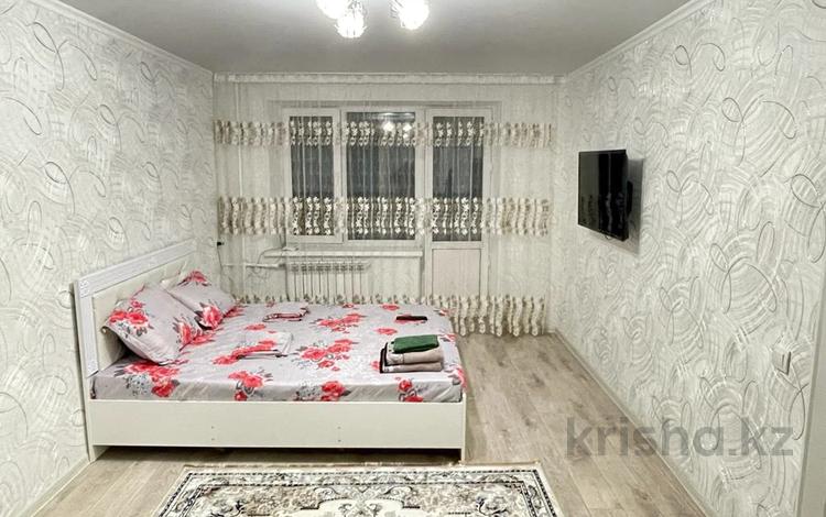 1-комнатная квартира, 34 м², 3/5 этаж посуточно, Казахстанская 143/147 за 10 000 〒 в Талдыкоргане — фото 2