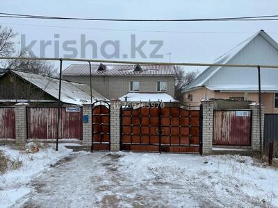 Отдельный дом · 6 комнат · 225 м² · 5 сот., Старый город, Ахтанова 38 — Колхозный рынок за 55 млн 〒 в Актобе