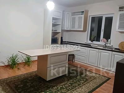 2-комнатный дом помесячно, 100 м², 100 сот., мкр Мунайшы 10 — Неверево за 100 000 〒 в Атырау, мкр Мунайшы