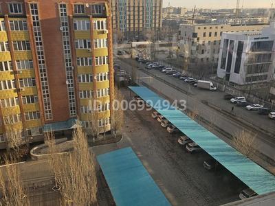 5-комнатная квартира · 220 м² · 7/7 этаж, мкр. Алтын орда, Алия Молдагулова 50а — Гипермаркет Дина за 500 000 〒 в Актобе