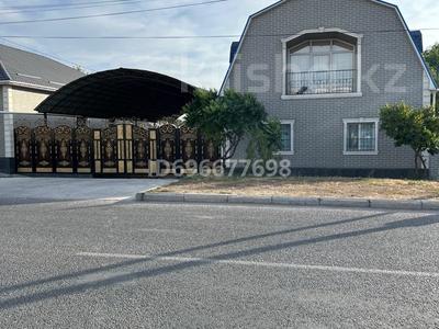 Отдельный дом · 8 комнат · 275 м² · 8 сот., Кошек- батыра 89 — проспект Жамбыла- Кошек- Батыра за ~ 70 млн 〒 в Таразе