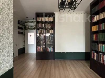 4-комнатная квартира · 128 м² · 2/7 этаж, Кабанбай батыра 60 за 77.9 млн 〒 в Астане, Есильский р-н