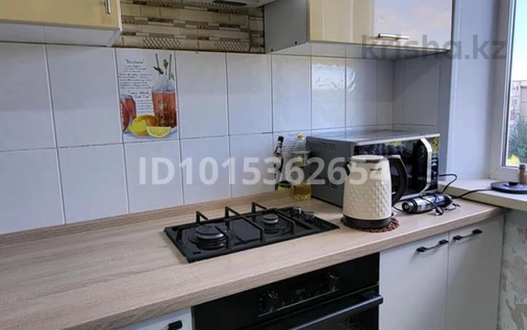 3-бөлмелі пәтер · 64 м² · 4/5 қабат, 4мкр 32 — 4 и 5 школа, бағасы: 14 млн ₸ в Степногорске — фото 2
