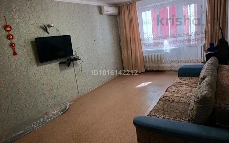 2-бөлмелі пәтер · 54.9 м² · 2/5 қабат, 4 микр 7, бағасы: 150 000 ₸ в Аксае — фото 2
