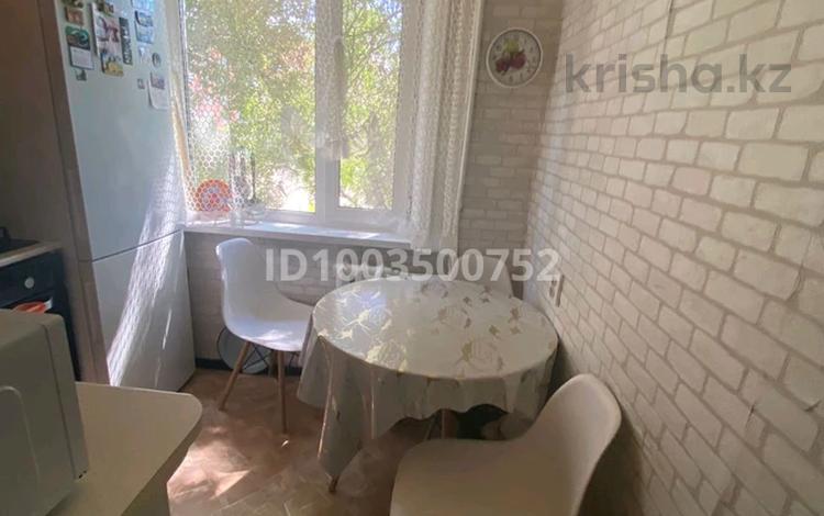 2-комнатная квартира · 44.6 м² · 2/5 этаж, Майкудук, Майкудук, 15й микрорайон 12 за 12 млн 〒 в Караганде, Алихана Бокейханова р-н — фото 2