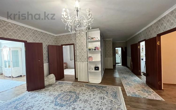 4-комнатная квартира, 156.2 м², 9/10 этаж, мкр. Алтын орда, Молдагулова 58 — мкр. Алтын орда