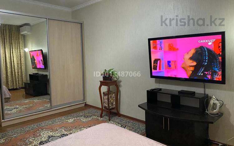 1-бөлмелі пәтер · 45 м² · 4/5 қабат, Сейфуллина 497, бағасы: 15 000 ₸ в Алматы, Алмалинский р-н — фото 2