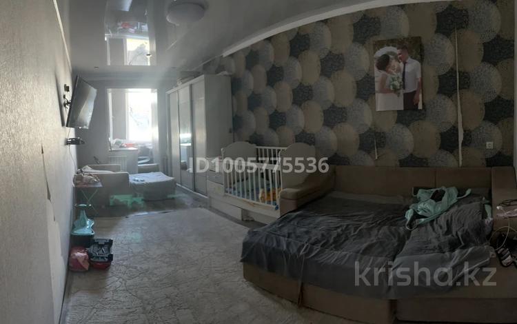 1-бөлмелі пәтер · 43 м² · 2/3 қабат, Копбергенова 50/2, бағасы: 11 млн ₸ в Уральске — фото 2