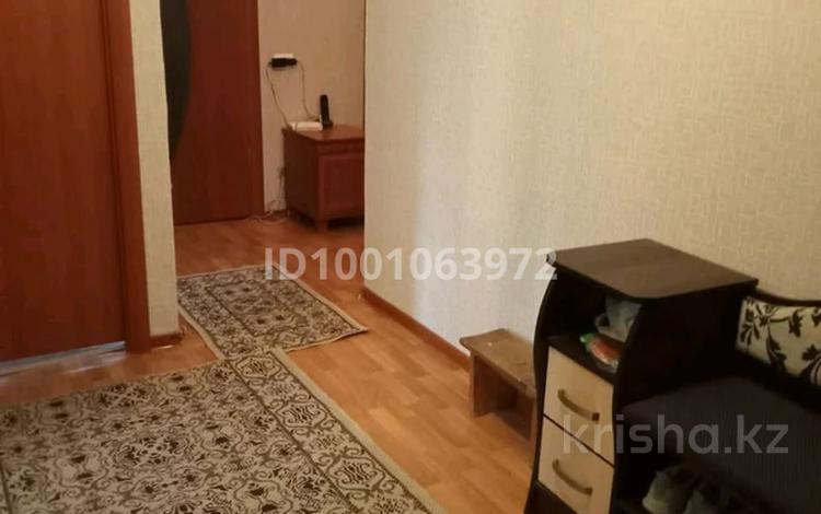 3-бөлмелі пәтер · 69.8 м² · 2/5 қабат, Рыскулова 198 — АПК, СШЛ#23, бағасы: 23 млн ₸ в Актобе — фото 2