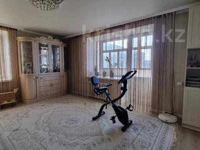 Пәтерлер в Абай обл.: 5-бөлмелі пәтер · 100 м² · 8/9 қабат, Богенбайулы, бағасы: 35 млн 〒 5-бөлмелі пәтер · 100 м² · 8/9 қабат, Богенбайулы, бағасы: 35 млн 〒 в Семее