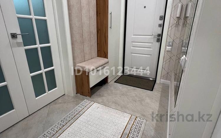 2 бөлме · 50 м² · 3/5 қабат, Абая 63 — Центр города, бағасы: 80 000 ₸ в Сатпаев — фото 2