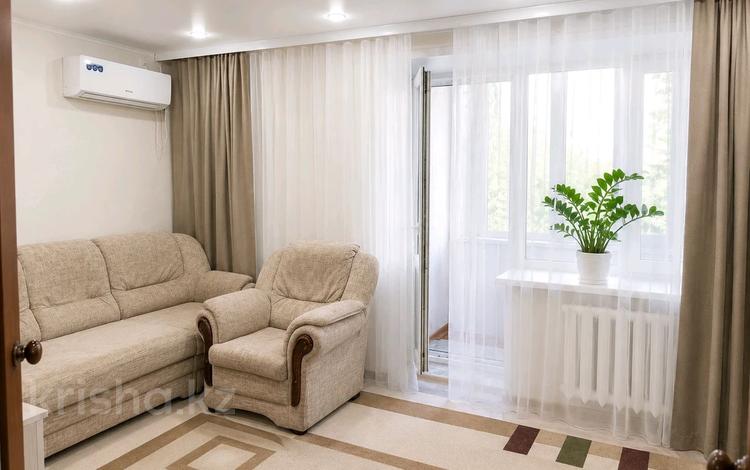 3-бөлмелі пәтер · 63 м² · 8/9 қабат, Курмангазы, бағасы: 20.5 млн ₸ в Уральске, мкр Школьник — фото 2