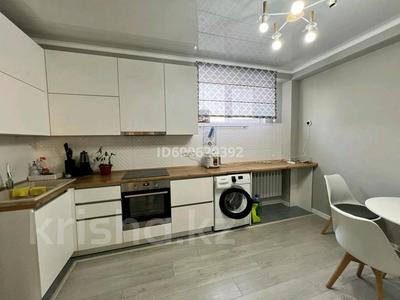 1-комнатная квартира, 32 м², 12/12 этаж помесячно, Толе би 298/1 за 250 000 〒 в Алматы, Ауэзовский р-н