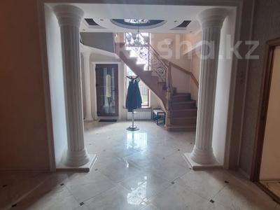 Жеке үй · 10 бөлме · 580 м² · 10 жүзд., Есенжанова 148, бағасы: 219 млн ₸ в Уральске