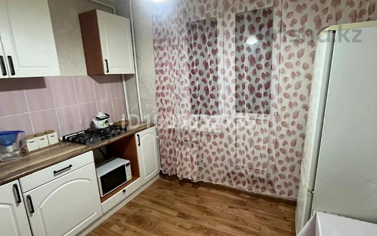 1-комнатная квартира · 33 м² · 3/5 этаж, мкр 8 283/2 за 130 000 ₸ в Актобе — фото 2