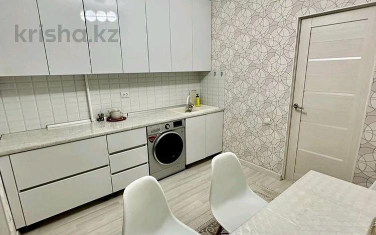2-бөлмелі пәтер · 54 м² · 4/5 қабат, мкр 8, Братья Жубановых 289/1 — 101стрелковой бригады, бағасы: 13 900 ₸ в Актобе — фото 2