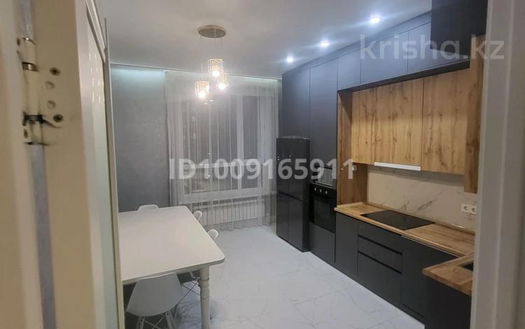 2-комнатная квартира · 69.6 м² · 3/10 этаж, Бокейхана 25 за 320 000 ₸ в Астане, Есильский р-н — фото 2