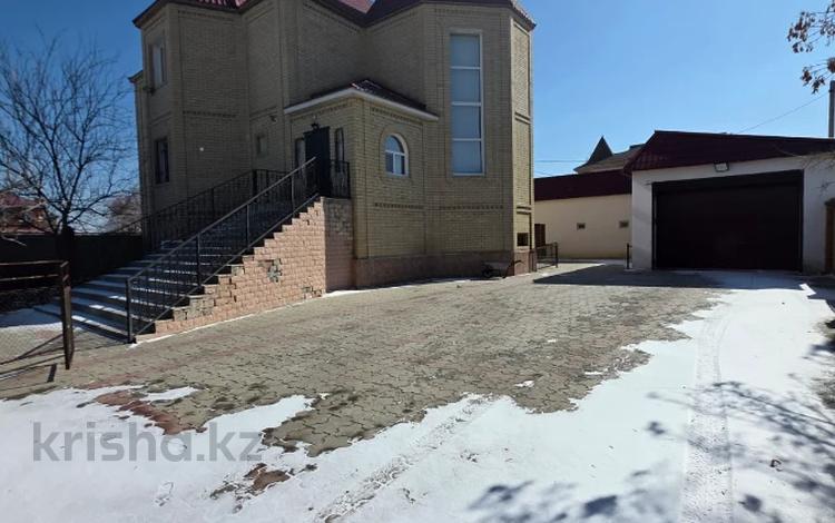 Отдельный дом · 4 комнаты · 406.6 м² · 10 сот., Газизы жубановой 76 за 110 млн ₸ в Атырау — фото 11