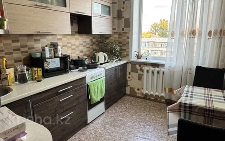 2-комнатная квартира · 55 м² · 7/9 этаж, мкр Юго-Восток, Язева 10 за 19.4 млн ₸ в Караганде, Казыбек би р-н — фото 2