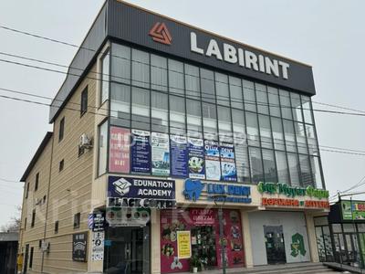 Свободное назначение, офисы, магазины и бутики, склады, азс, автосервисы и автомойки, общепит, салоны красоты, сельское хозяйство, бани, гостиницы и зоны отдыха, фитнес и спорт, медцентры и аптеки, образование, развлечения, конференц-залы, кабинеты и рабочие места, студии · 1180 м² за 300 000 ₸ в Аксукенте