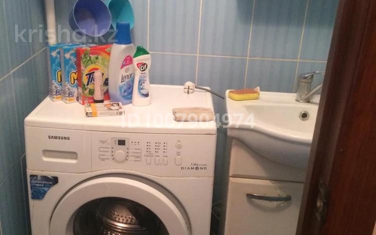 3-комнатная квартира · 60 м² · 3/3 этаж, Асау барак 50/56 за 11 млн ₸ в Актобе, мкр. Курмыш — фото 2